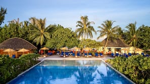 2 outdoor pools, sun loungers