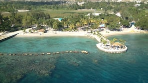Private beach, sun-loungers, beach umbrellas, beach towels