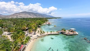 Private beach, sun-loungers, beach umbrellas, beach towels