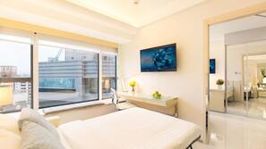 Pillowtop beds, in-room safe, desk, blackout drapes