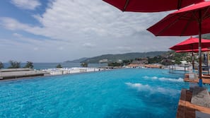 Piscina all'aperto, cabine incluse nel prezzo, ombrelloni da piscina