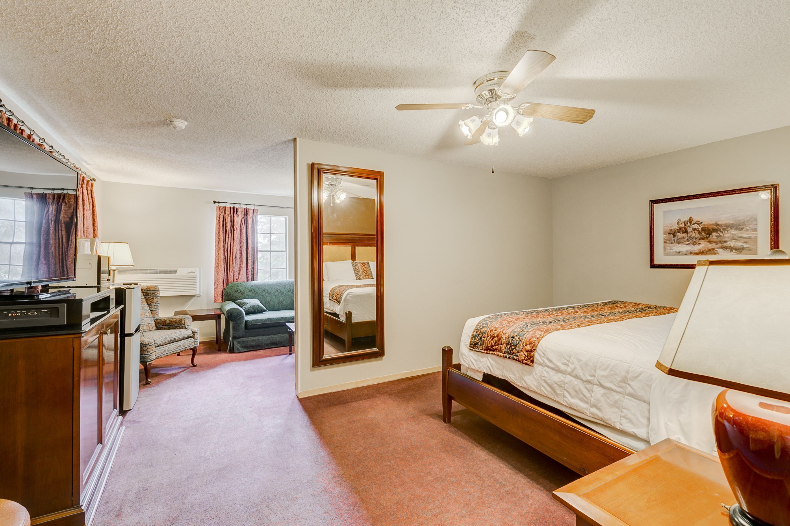 Plantation Inn In Granbury Tx Expedia