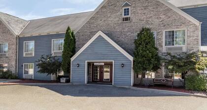 Baymont by Wyndham Mequon Milwaukee Area