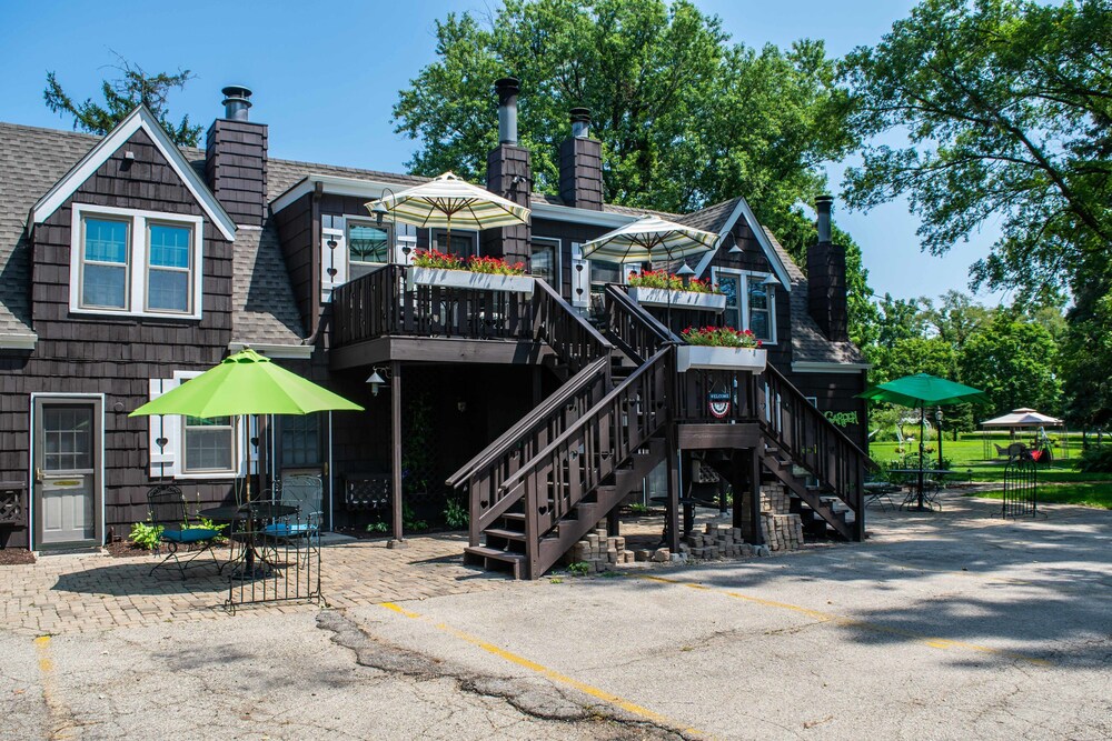 Lazy Cloud in Lake Geneva Best Rates & Deals on Orbitz