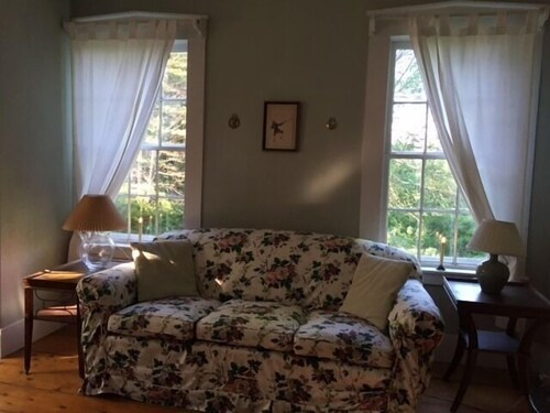 Pond House Inn at Shattuck Hill Farm in Brownsville, United States