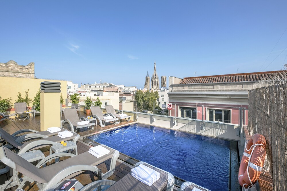 Unique Barcelona Apartment Swimming Pool for rent