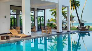 Poolside bar