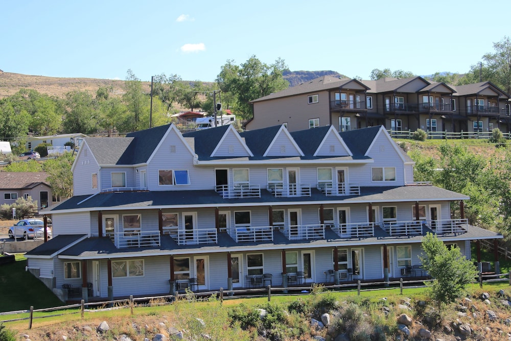 Absaroka Lodge in Gardiner Best Rates & Deals on Orbitz
