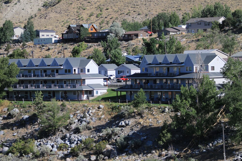 Absaroka Lodge in Gardiner Best Rates & Deals on Orbitz