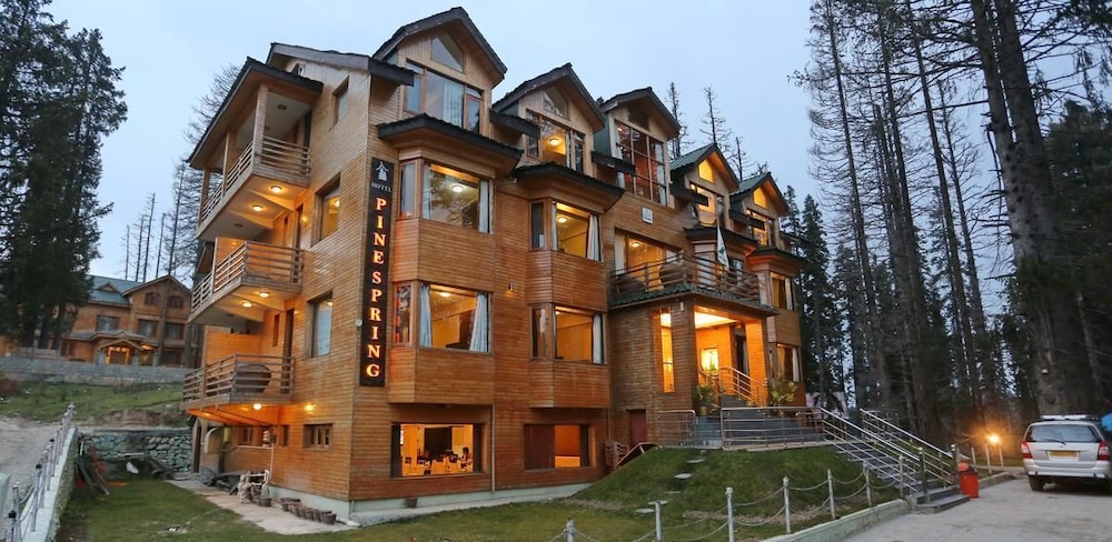 Hotel Pine Spring Gulmarg In Srinagar Hotel Rates Reviews On