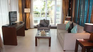 Minibar, két bảo mật tại phòng, bàn, màn/rèm cản sáng