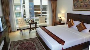 Minibar, két bảo mật tại phòng, bàn, màn/rèm cản sáng