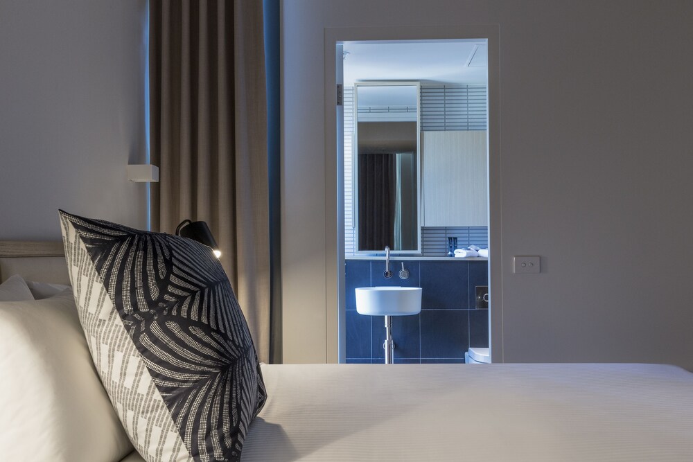 Brady Hotel Central Melbourne