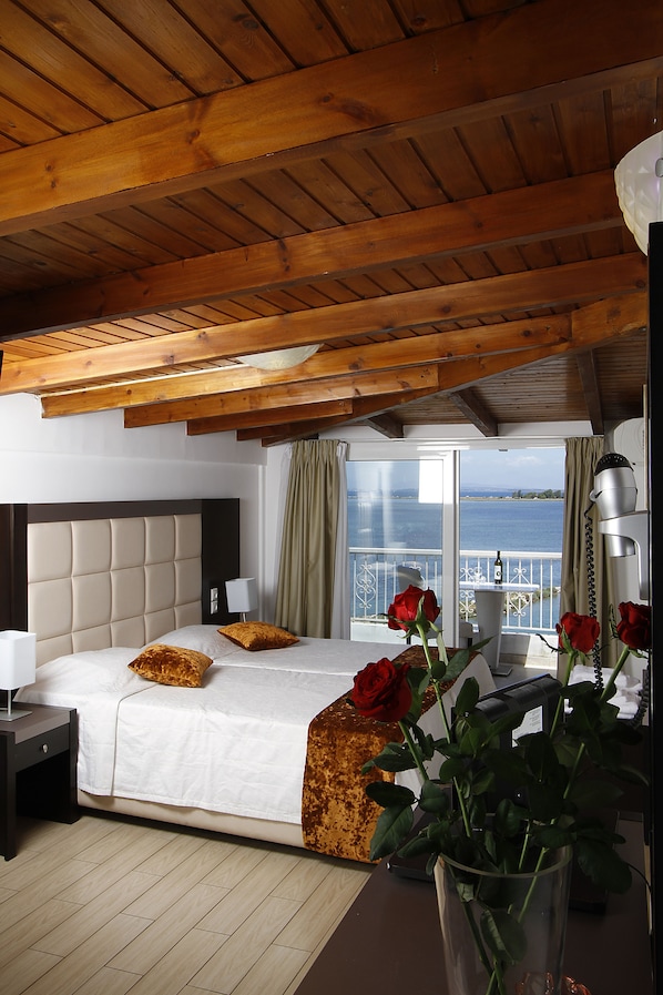 Classic Twin Room, 2 Twin Beds | Primary image
