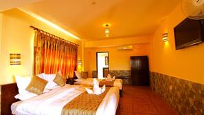 Premium bedding, in-room safe, individually decorated