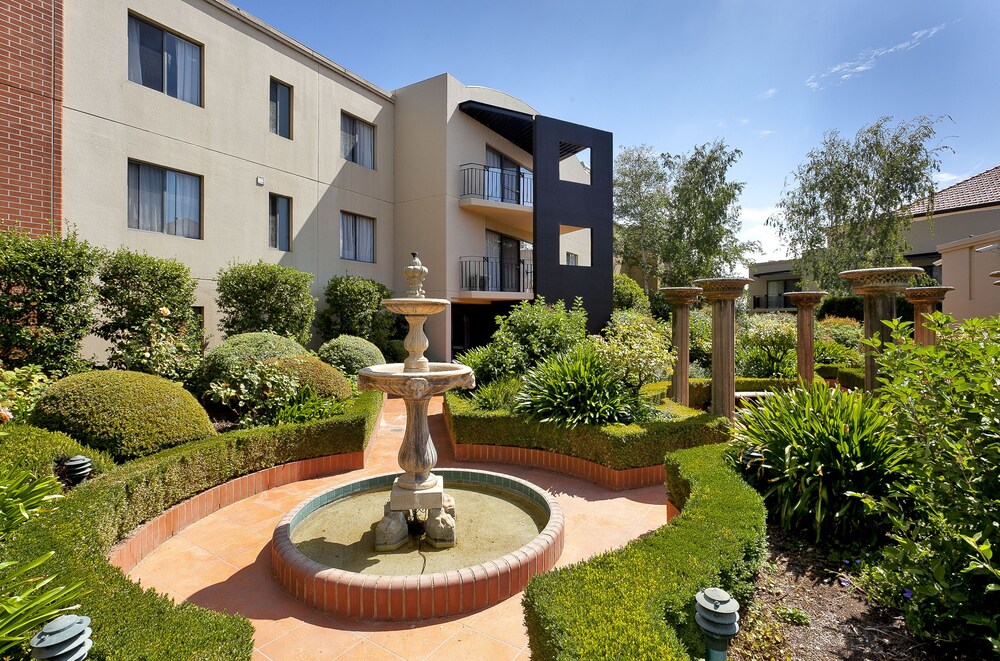 Astra Apartments - The Griffin
