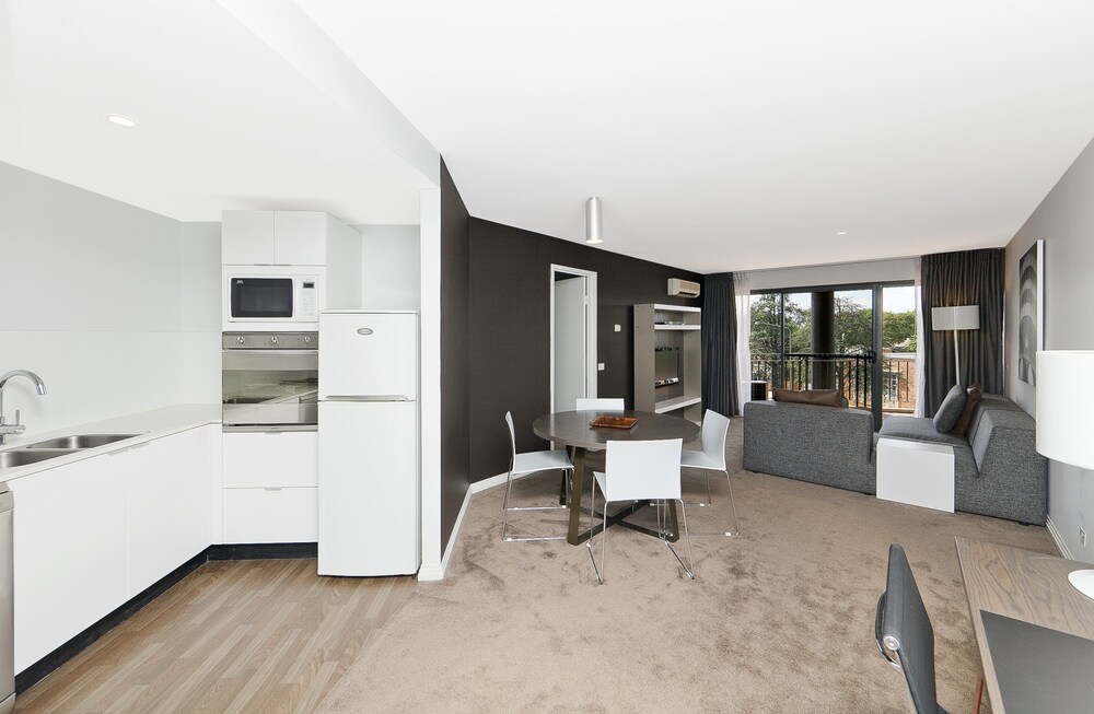 Astra Apartments - The Griffin