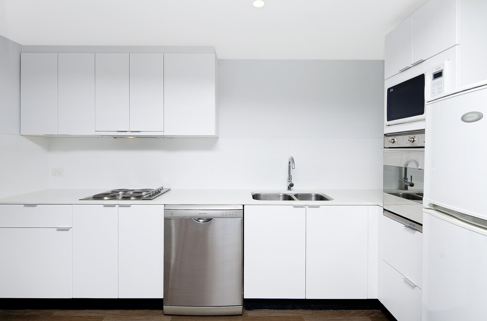 Astra Apartments - The Griffin