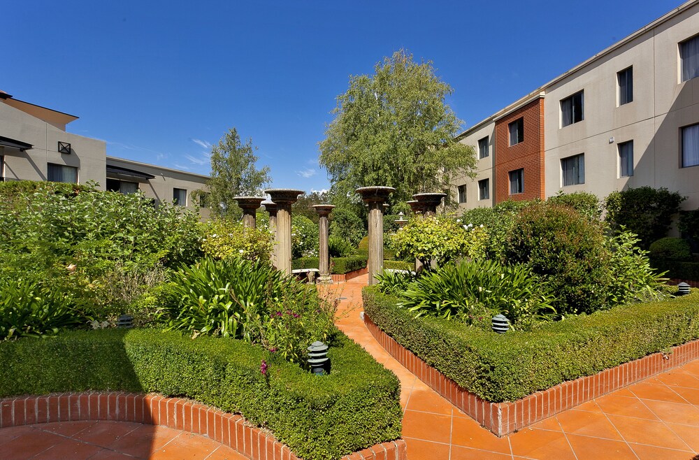 Astra Apartments - The Griffin