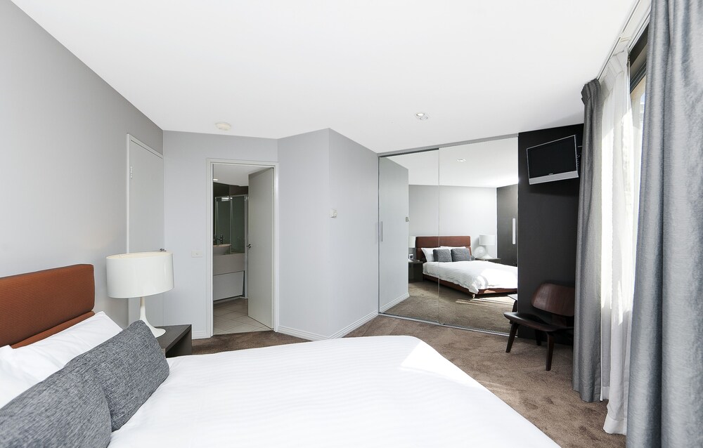 Astra Apartments - The Griffin