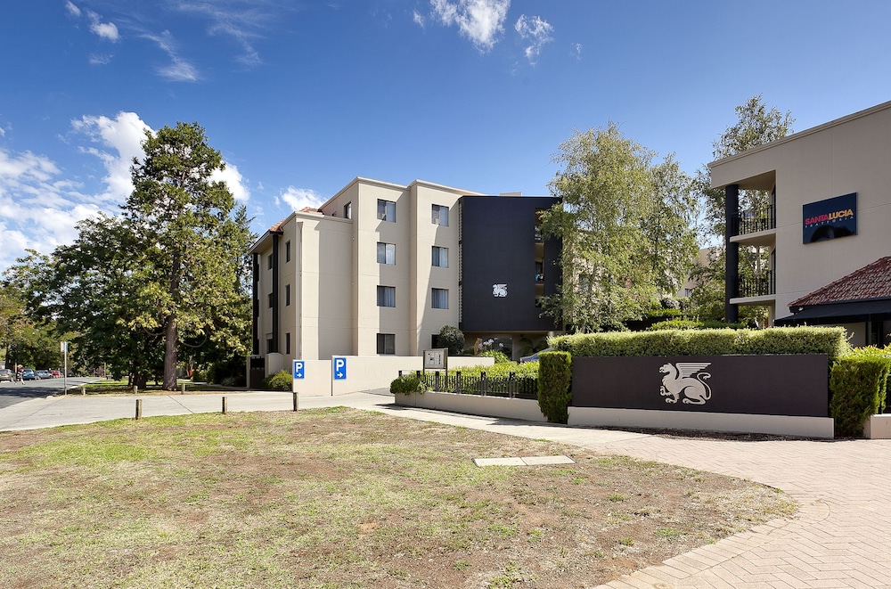 Astra Apartments - The Griffin