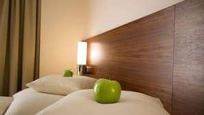 Hochwertige Bettwaren, Schreibtisch, schallisolierte Zimmer