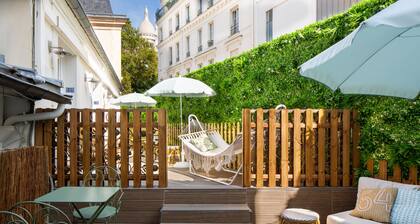Le Village Montmartre by Hiphophostels