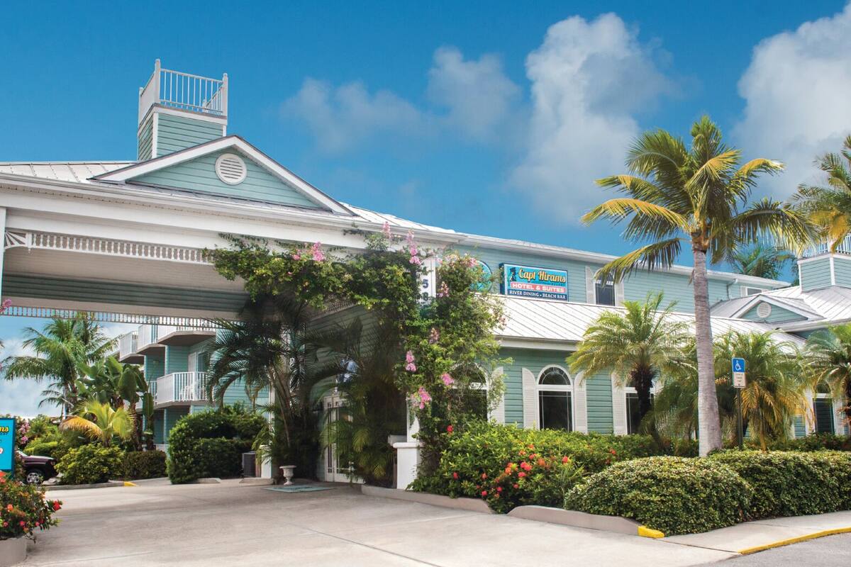 Capt Hiram S Resort In Vero Beach Fl Expedia