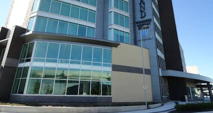 The Grand Winnipeg Airport Hotel by Lakeview