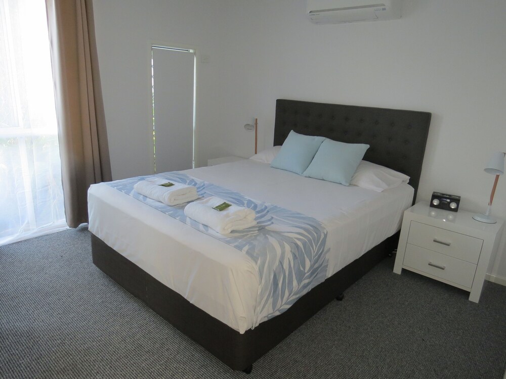 The Shores Holiday Apartments
