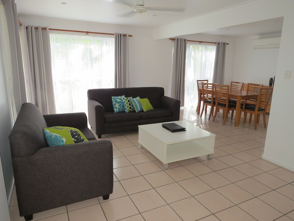 The Shores Holiday Apartments