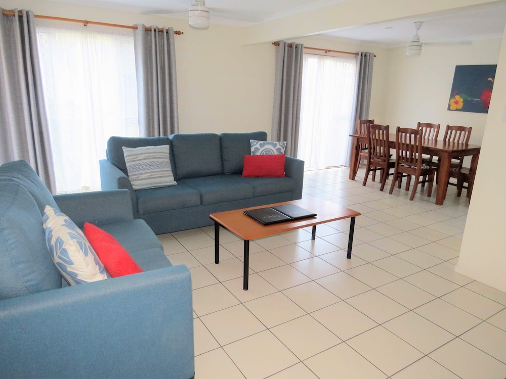 The Shores Holiday Apartments