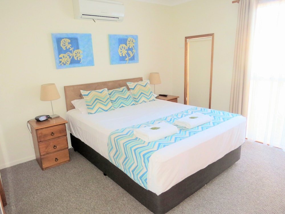 The Shores Holiday Apartments