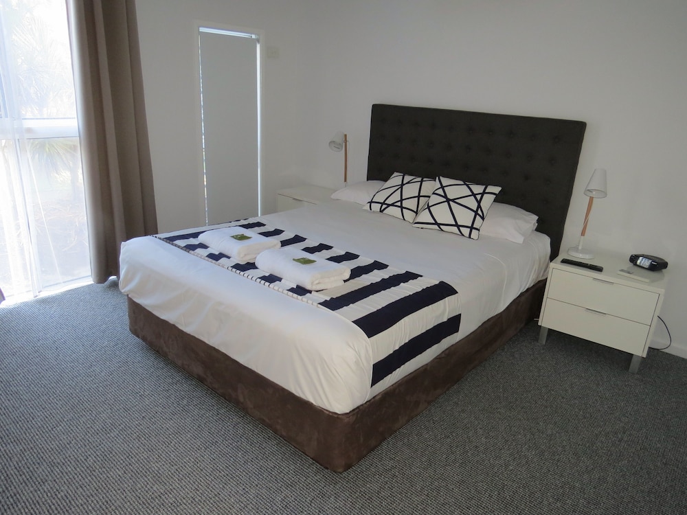 The Shores Holiday Apartments