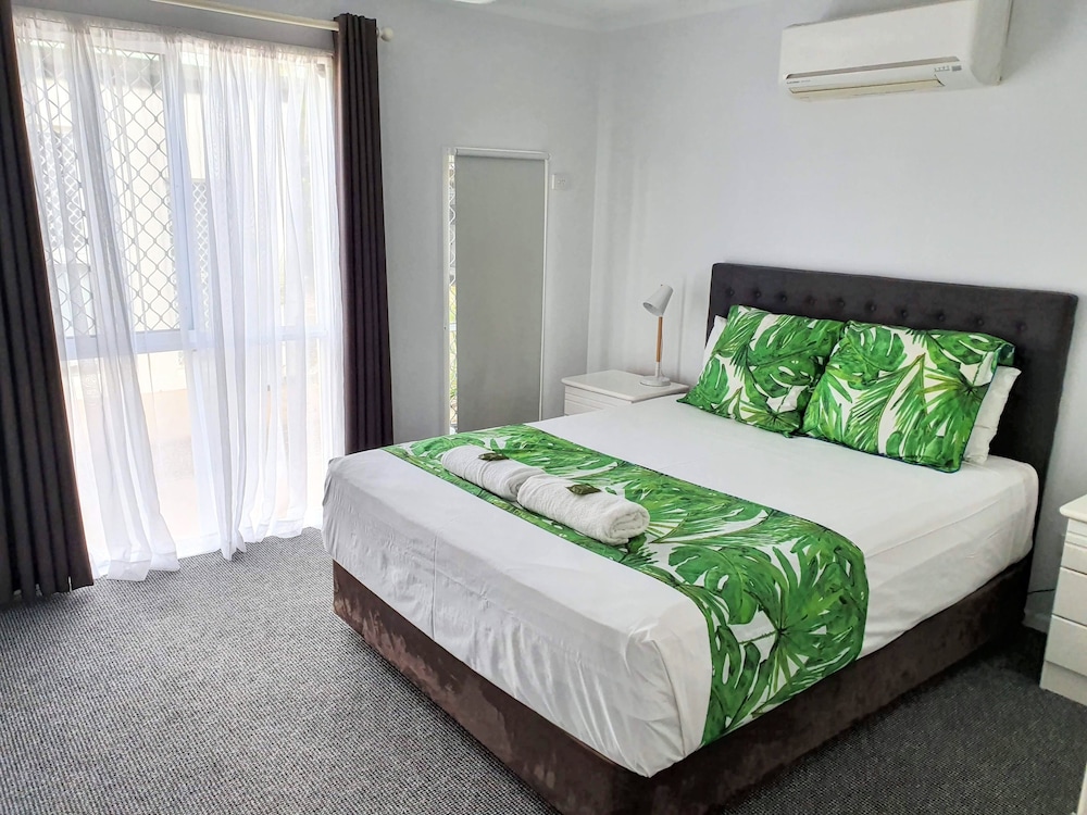 The Shores Holiday Apartments