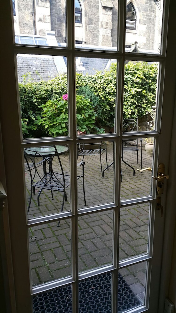 Terrace/patio, The Edinburgh Lodge