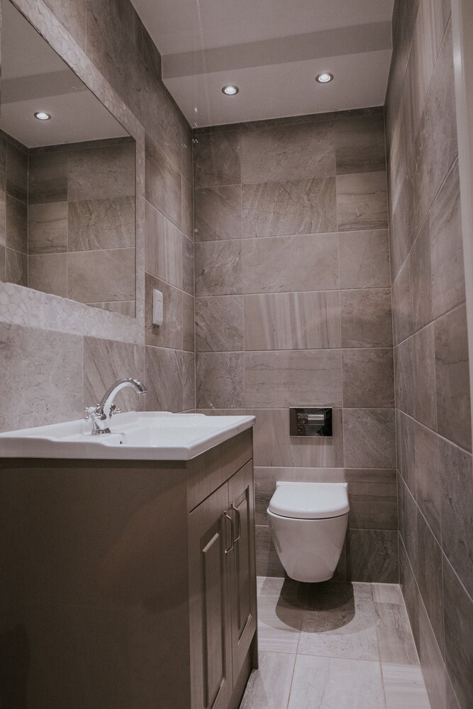 Bathroom, The Edinburgh Lodge