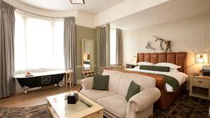 Egyptian cotton sheets, premium bedding, minibar, desk