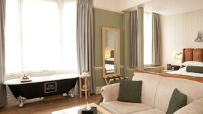 Egyptian cotton sheets, premium bedding, minibar, desk