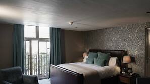 Desk, blackout drapes, iron/ironing board, free WiFi