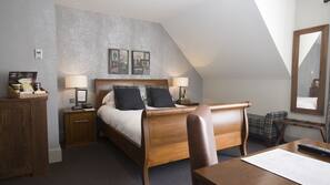Hypo-allergenic bedding, minibar, desk, iron/ironing board