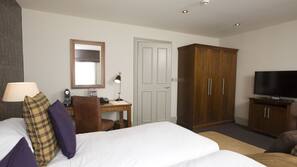 Hypo-allergenic bedding, minibar, desk, iron/ironing board