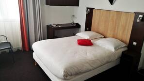 Bureau, chambres insonorisées, lits bébé (gratuits)