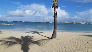 Beach nearby, white sand, beach towels