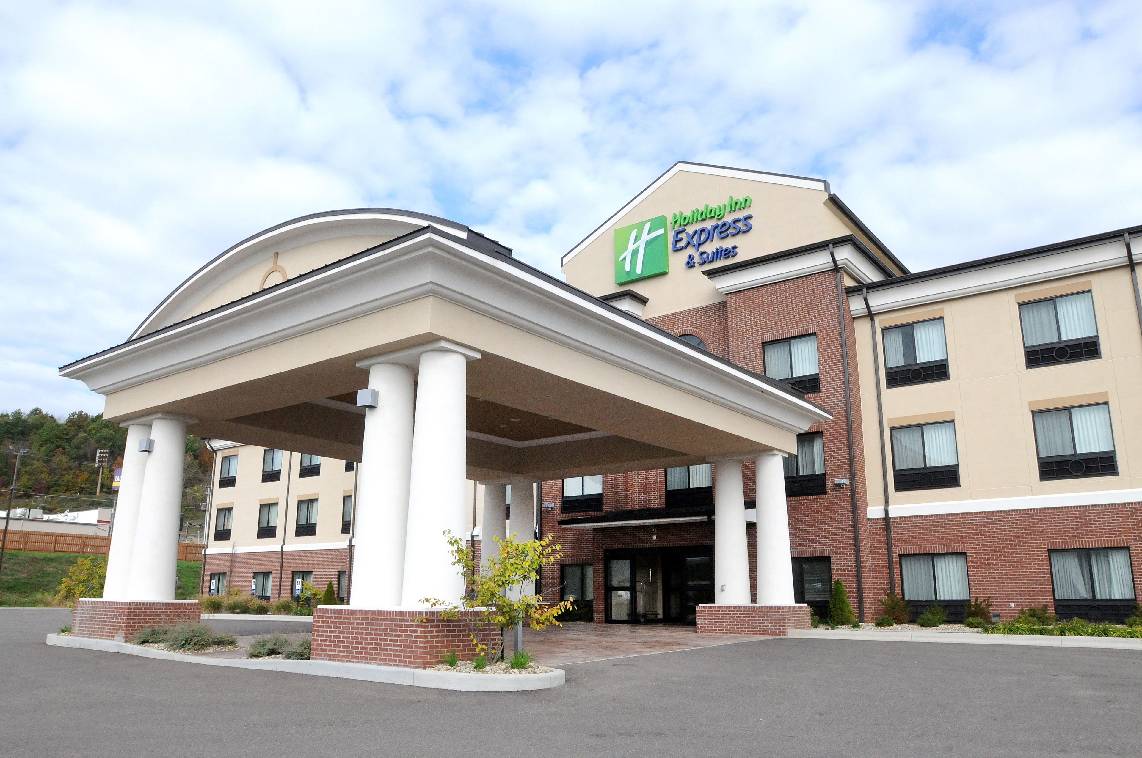 Holiday Inn Express Hotel & Suites Cambridge in Zanesville, United States