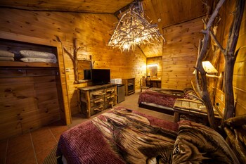 Log Cabin Lodge Suites Greensburg 2020 Room Prices Reviews