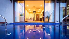 Outdoor pool, pool loungers