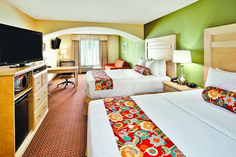 Room, La Quinta Inn & Suites by Wyndham Rochester Mayo Clinic S