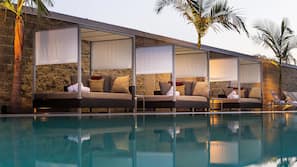 Outdoor pool, free pool cabanas, pool umbrellas