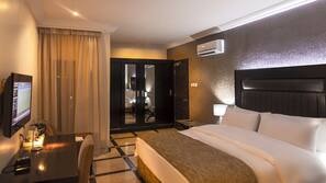 Minibar, in-room safe, free WiFi